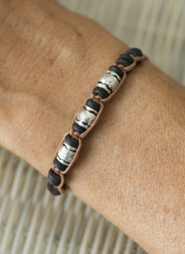 Bracelet Ethnique Artisanal - Perles Bois Marron Et Noir, Détails Argentés, Neuf Avec étiquettes