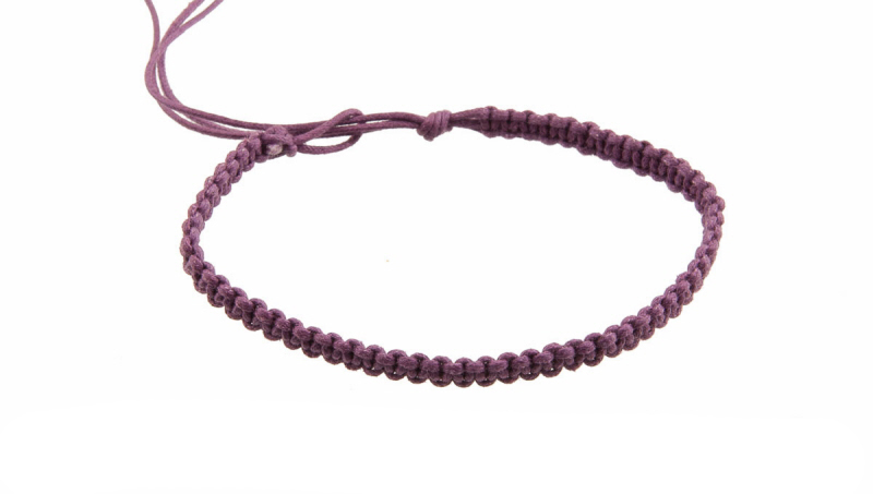 Modèle bracelet brésilien avec des fleurs, losanges et arc-en-ciels