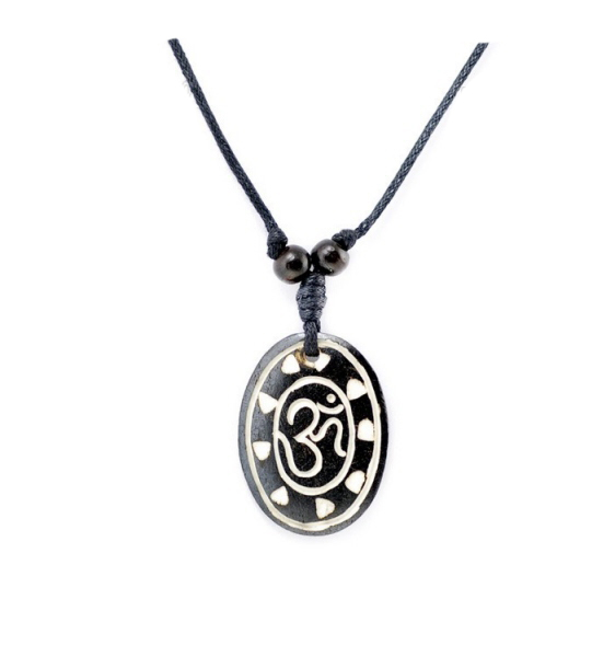 Collier tibétain Om Mani Padme Hum – pendentif artisanal en os de yack