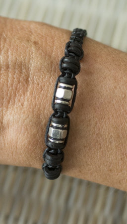 Bracelet Brésilien D'amitié Tressé Avec Perles - Modèle Multicolore Noir 8132, Unisexe - Neuf Sans Emballage